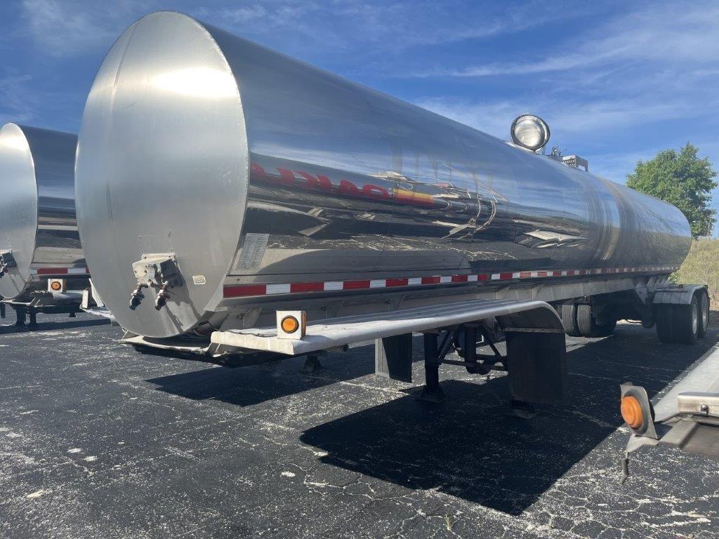 2011 WALKER 7000 GALLON 3A SANITARY TRANSPORT  42504
