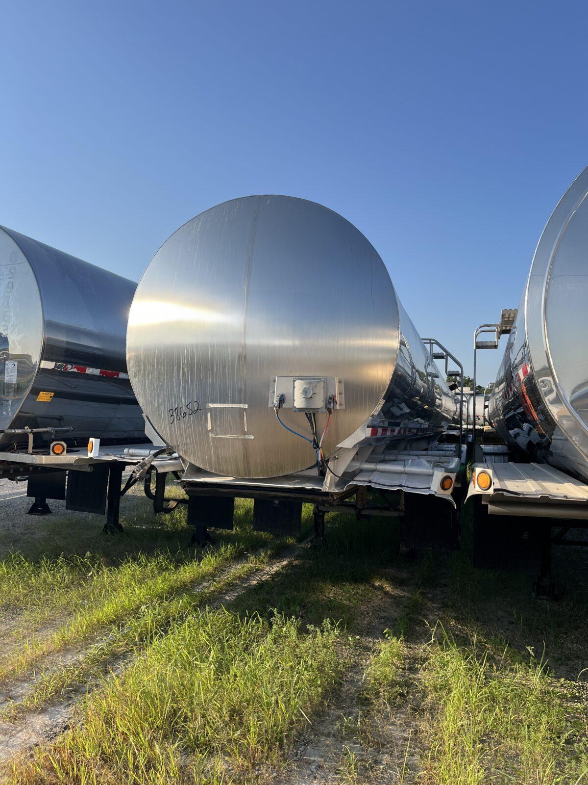 2006 WALKER 6250 GALLON WITH PUMP  38652