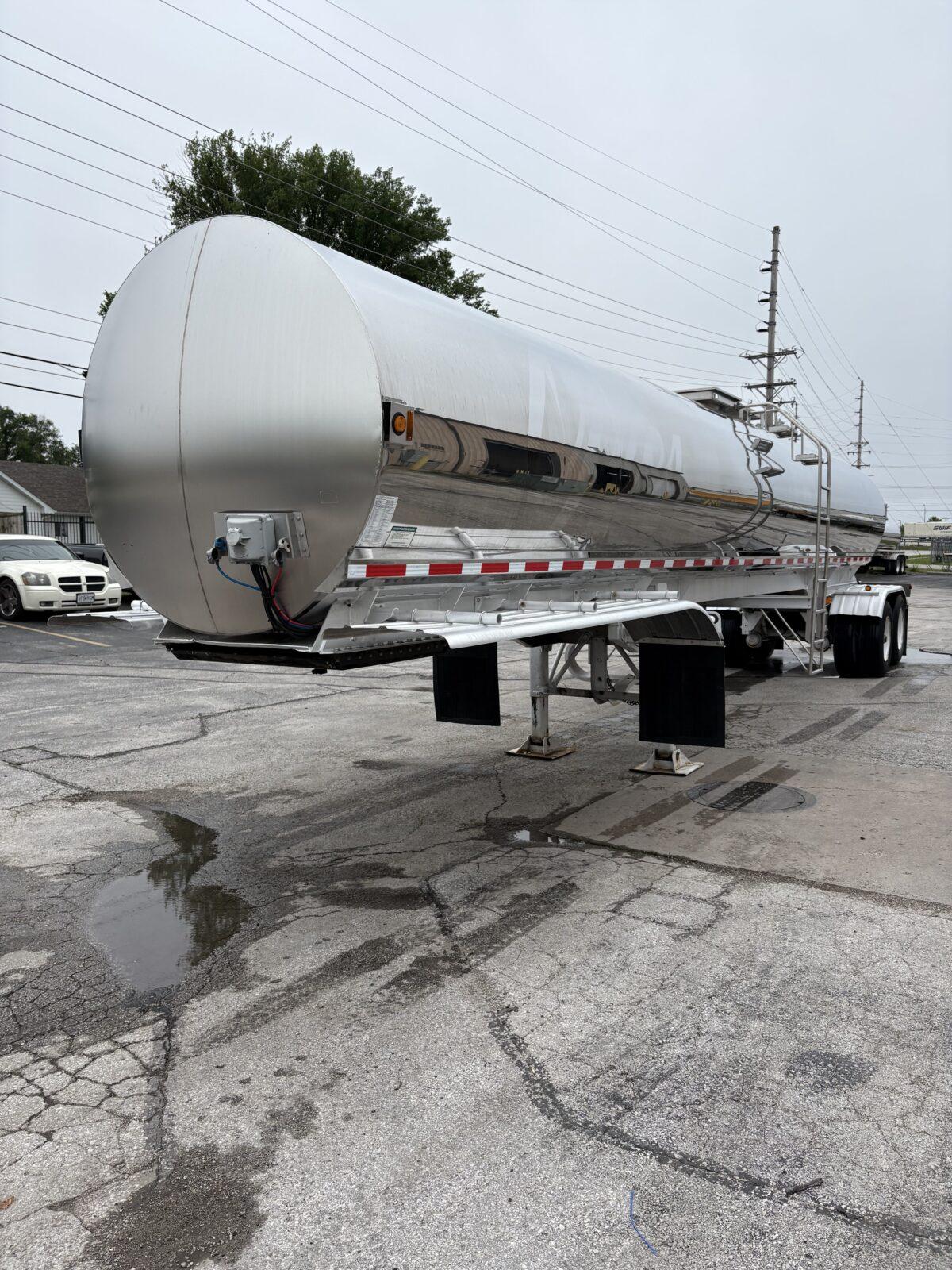 2005 WALKER 6250 GALLON 3A SANITARY TRANSPORT  37666