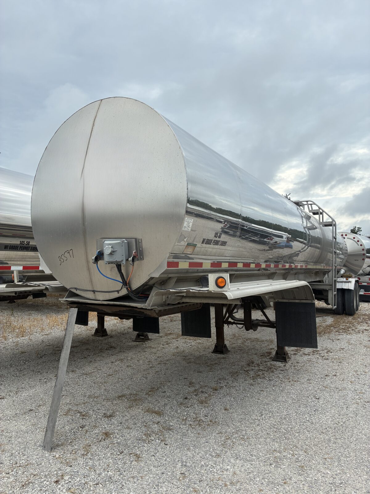 2003 WALKER 6500 GALLON 3A SANITARY TRANSPORT  35597